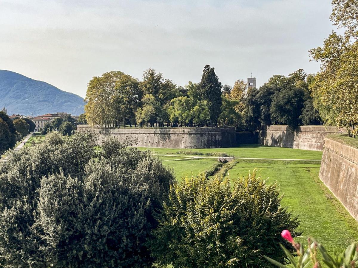 Mura Di Lucca Elegant Penthouse With Balcony Apartment Exterior photo